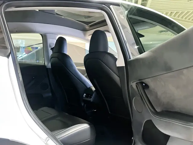 Tesla Model Y — Фото автомобиля 13