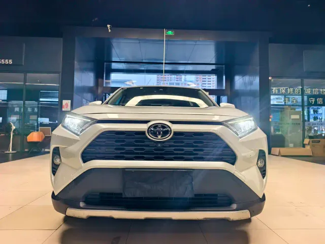 Toyota RAV4 — Фото автомобиля 2