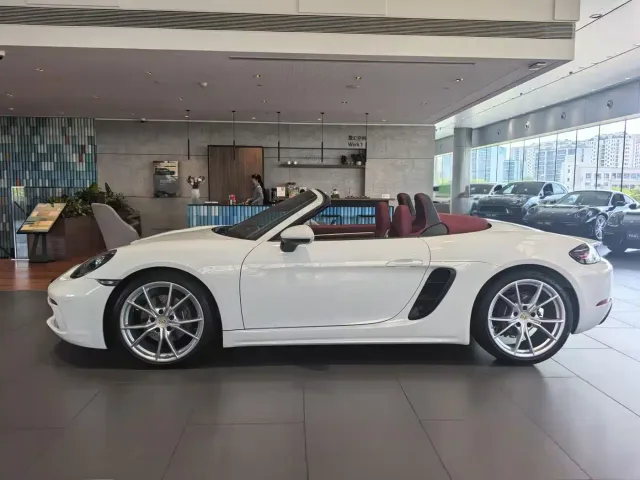 Porsche 718 — Фото автомобиля 9