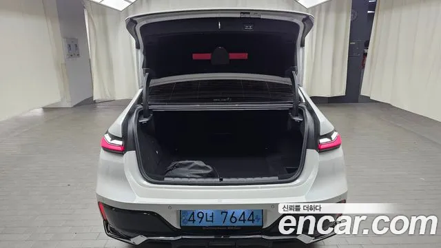 BMW i7 — Фото автомобиля 15