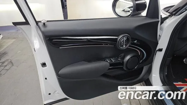 Mini Cooper Cooper 5 дверей Classic — Фото автомобиля 24