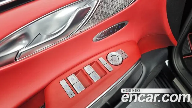 Genesis GV70 — Фото автомобиля 27