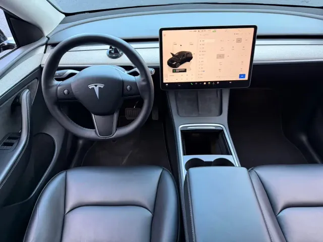 Tesla Model Y — Фото автомобиля 13