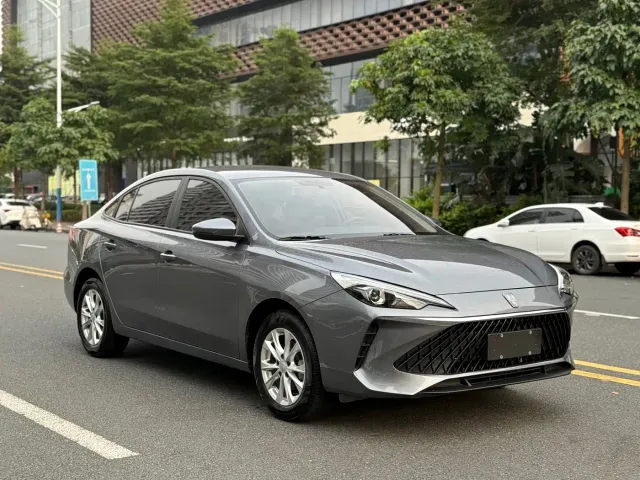 Roewe i5 — Фото автомобиля 3
