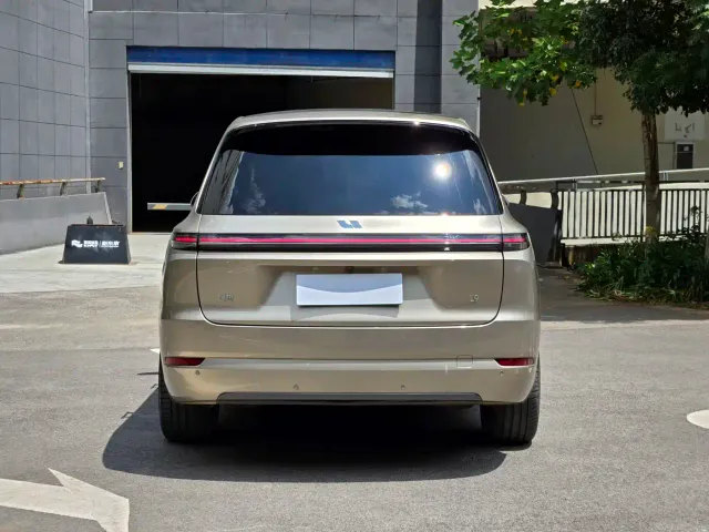 Li Auto L9 — Фото автомобиля 7