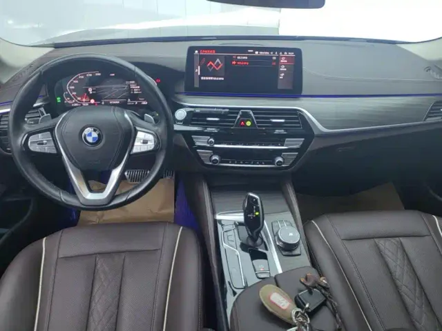 BMW 5 Series — Фото автомобиля 12