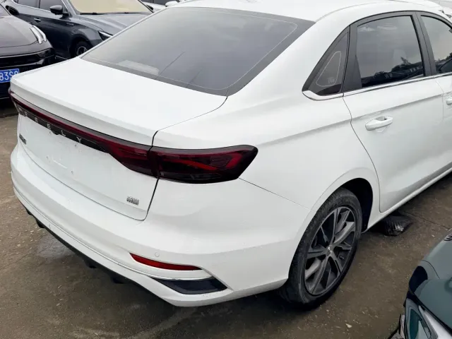 Geely Emgrand — Фото автомобиля 19