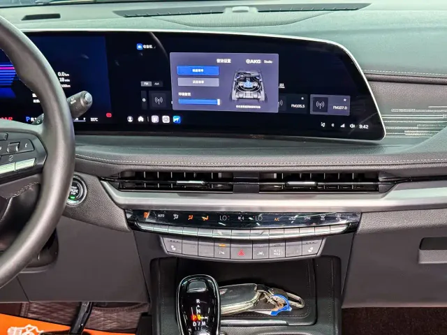 Cadillac XT4 — Фото автомобиля 8