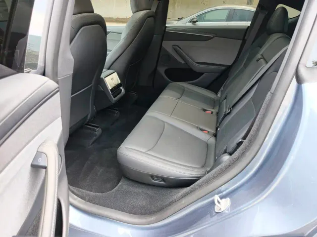 Tesla Model Y — Фото автомобиля 8