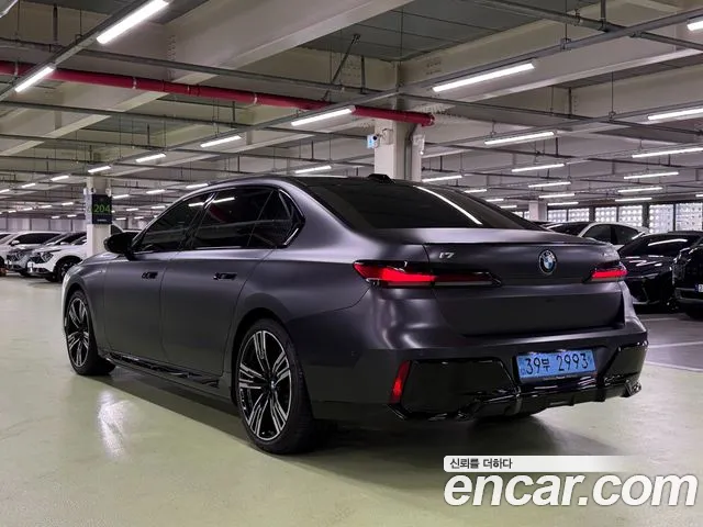 BMW i7 G70 — Фото автомобиля 6