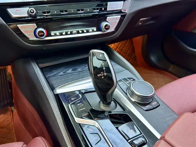 BMW 5 Series — Фото автомобиля 14