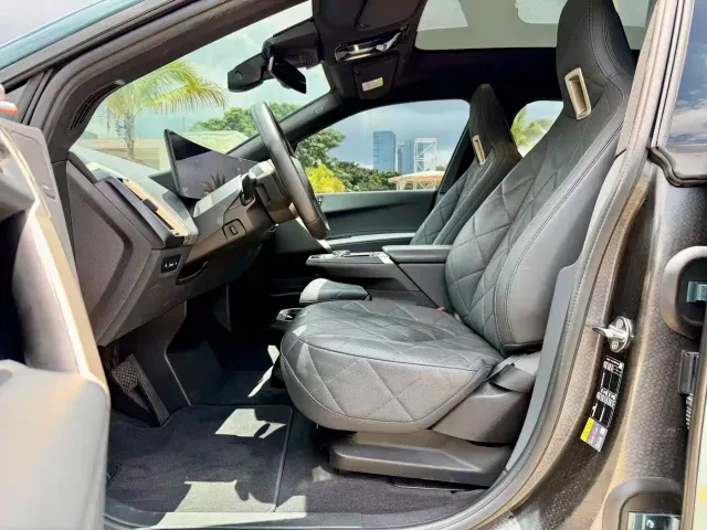 BMW iX — Фото автомобиля 14