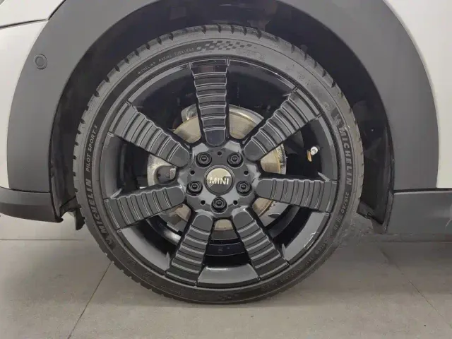 MINI MINI 2023 1.5T COOPER King's Cross Special Edition — Фото автомобиля 17