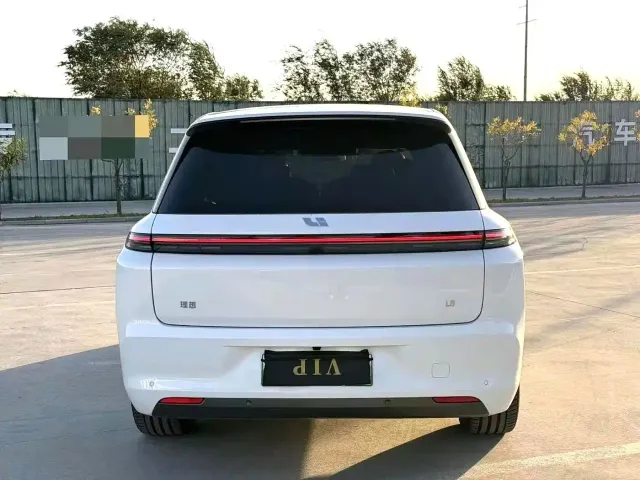Li Auto L8 — Фото автомобиля 2