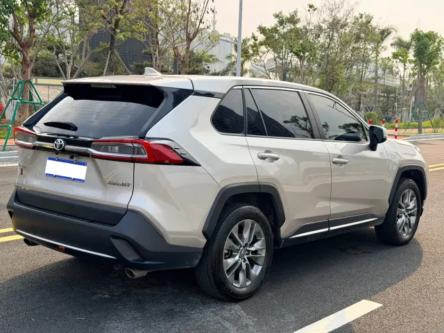 Toyota Wildlander — Фото автомобиля 8