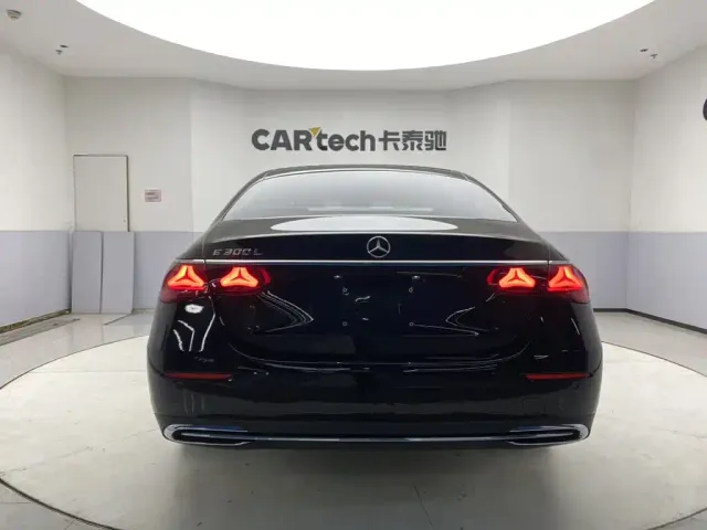 Mercedes-Benz E-Class — Фото автомобиля 6
