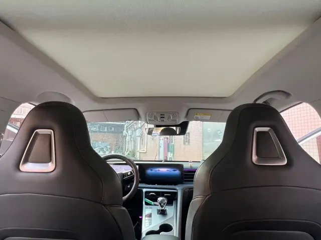 Roewe RX5 — Фото автомобиля 12
