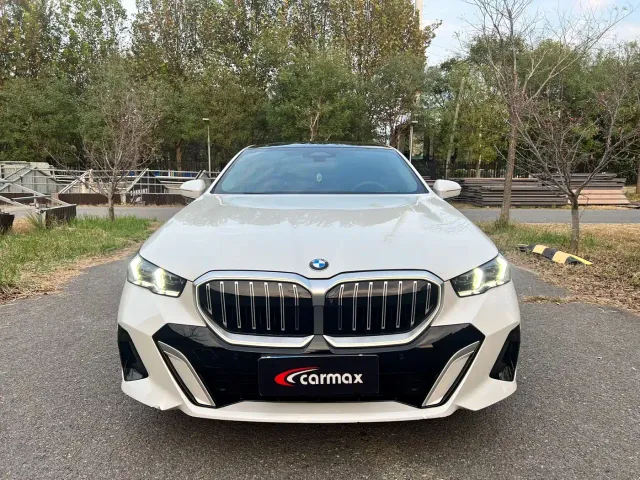 BMW 5 Series — Фото автомобиля 2
