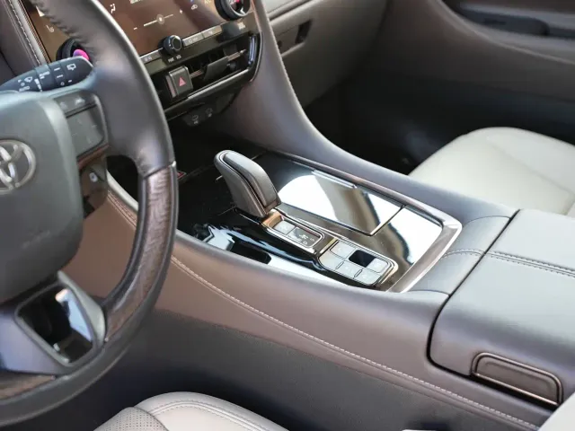 Toyota Alphard — Фото автомобиля 15