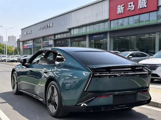 Xpeng P7 — Фото автомобиля 8