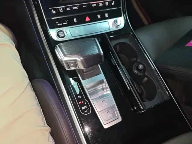 Audi A8 — Фото автомобиля 13