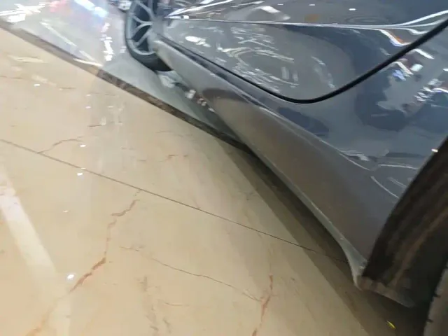 Tesla Model 3 — Фото автомобиля 21