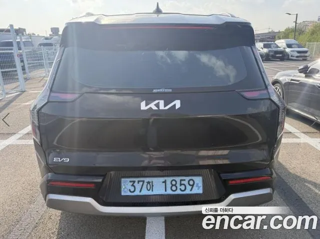 Kia EV9 — Фото автомобиля 3