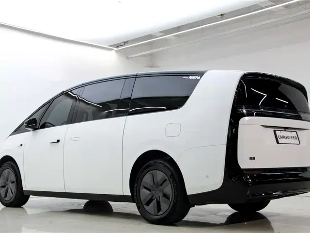 Li Auto MEGA — Фото автомобиля 7