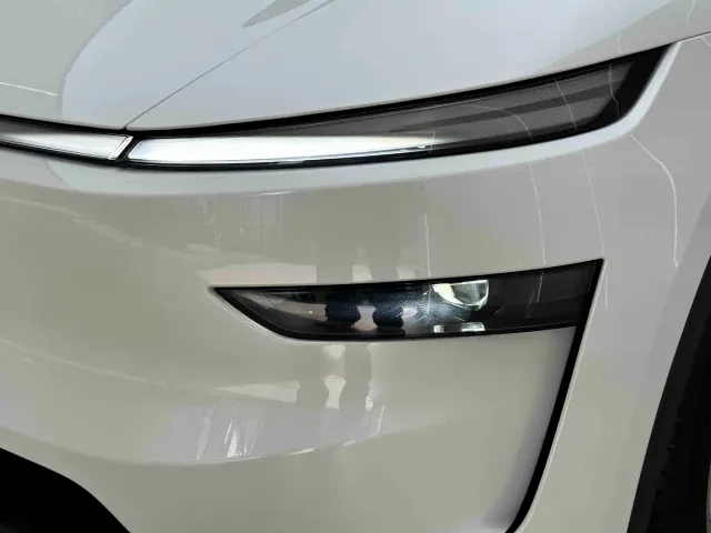 Tesla Model Y — Фото автомобиля 15
