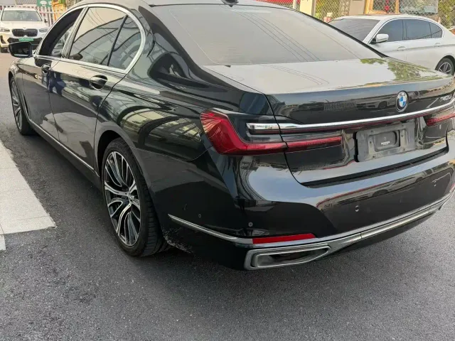 BMW 7 Series — Фото автомобиля 6