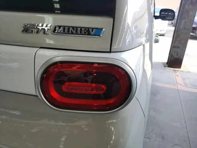 Wuling Hongguang Mini EV — Фото автомобиля 7