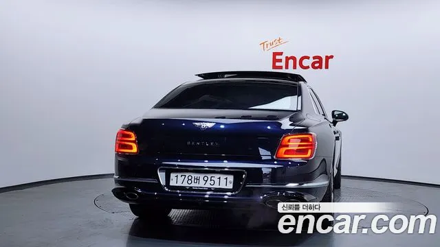 Bentley Flying Spur — Фото автомобиля 4