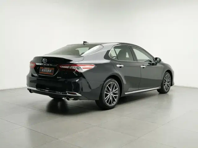 Toyota Camry — Фото автомобиля 2