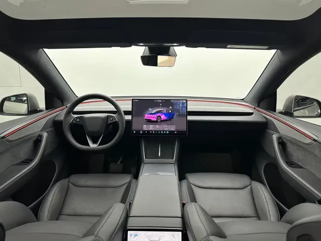 Tesla Model Y L — Фото автомобиля 7