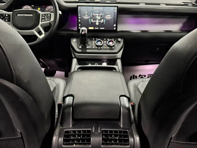 Land Rover Defender — Фото автомобиля 16
