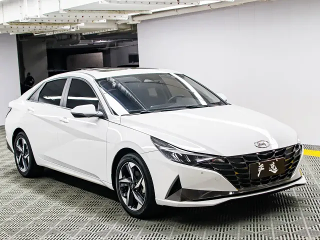 Hyundai Elantra — Фото автомобиля 3