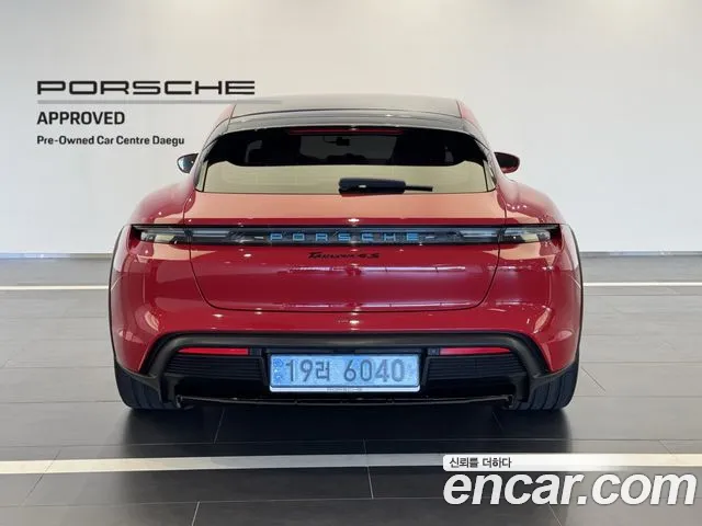 Porsche Taycan — Фото автомобиля 5