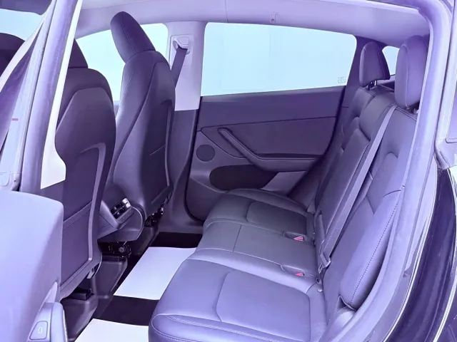Tesla Model Y — Фото автомобиля 16