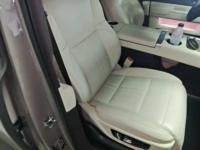 Li Auto MEGA — Фото автомобиля 24