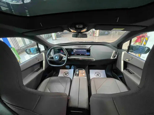 BMW iX — Фото автомобиля 13