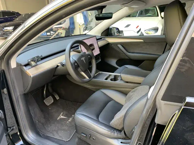 Tesla Model Y — Фото автомобиля 6