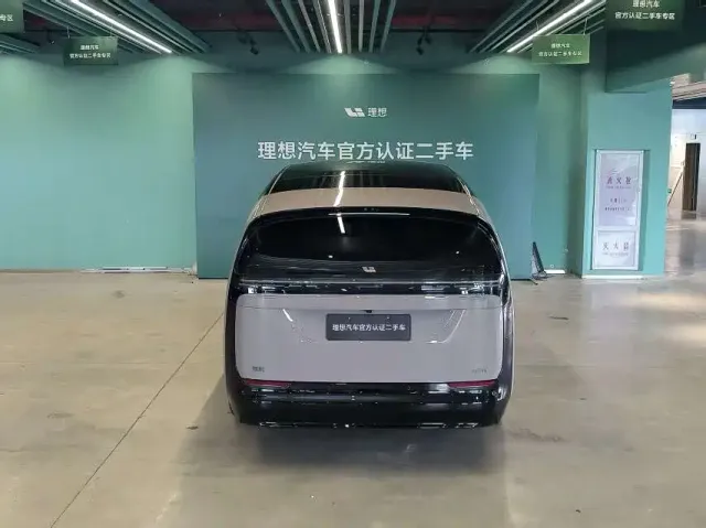 Li Auto MEGA — Фото автомобиля 4