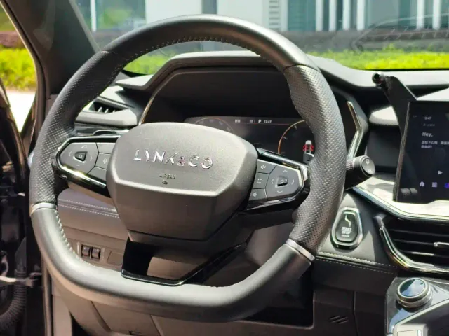 Lynk & Co 06 — Фото автомобиля 17
