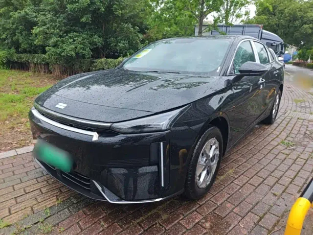 Фотография автомобиля — Geely Galaxy L6