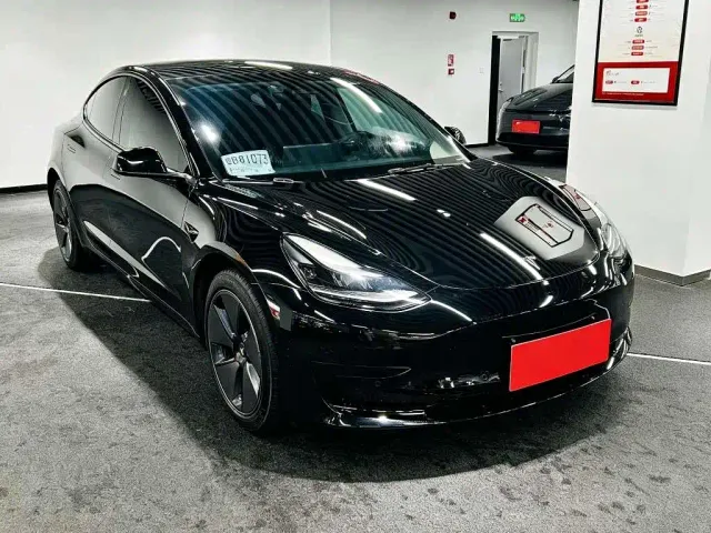 Tesla Model 3 — Фото автомобиля 3