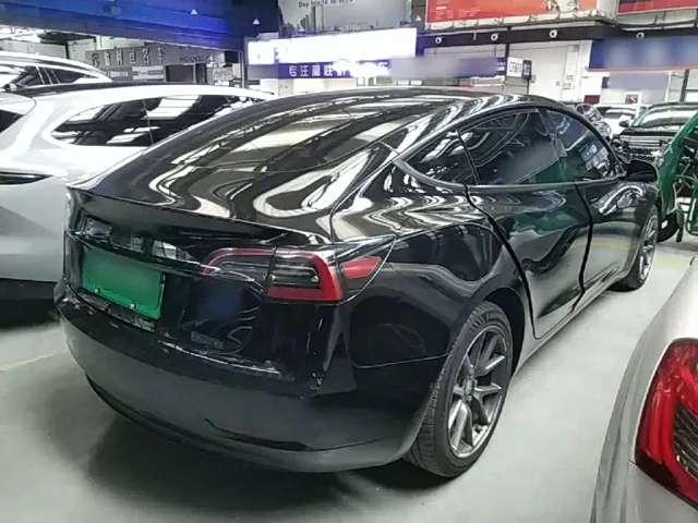 Tesla Model 3 — Фото автомобиля 6