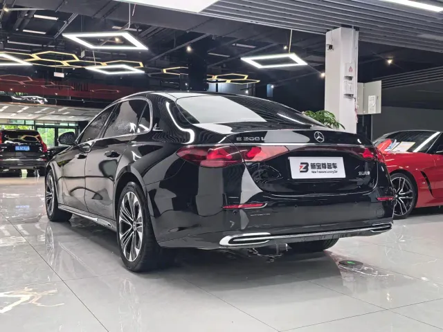 Mercedes-Benz E-Class — Фото автомобиля 19