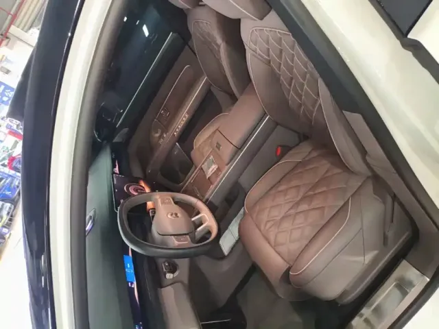 NIO NIO ES8 2025 Model 6-Seat Executive Luxury Edition — Фото автомобиля 14