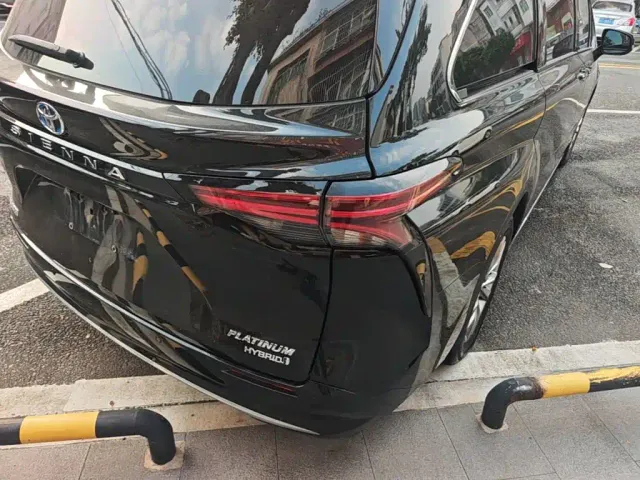 Toyota Sienna — Фото автомобиля 7