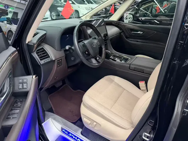 Toyota Alphard — Фото автомобиля 3